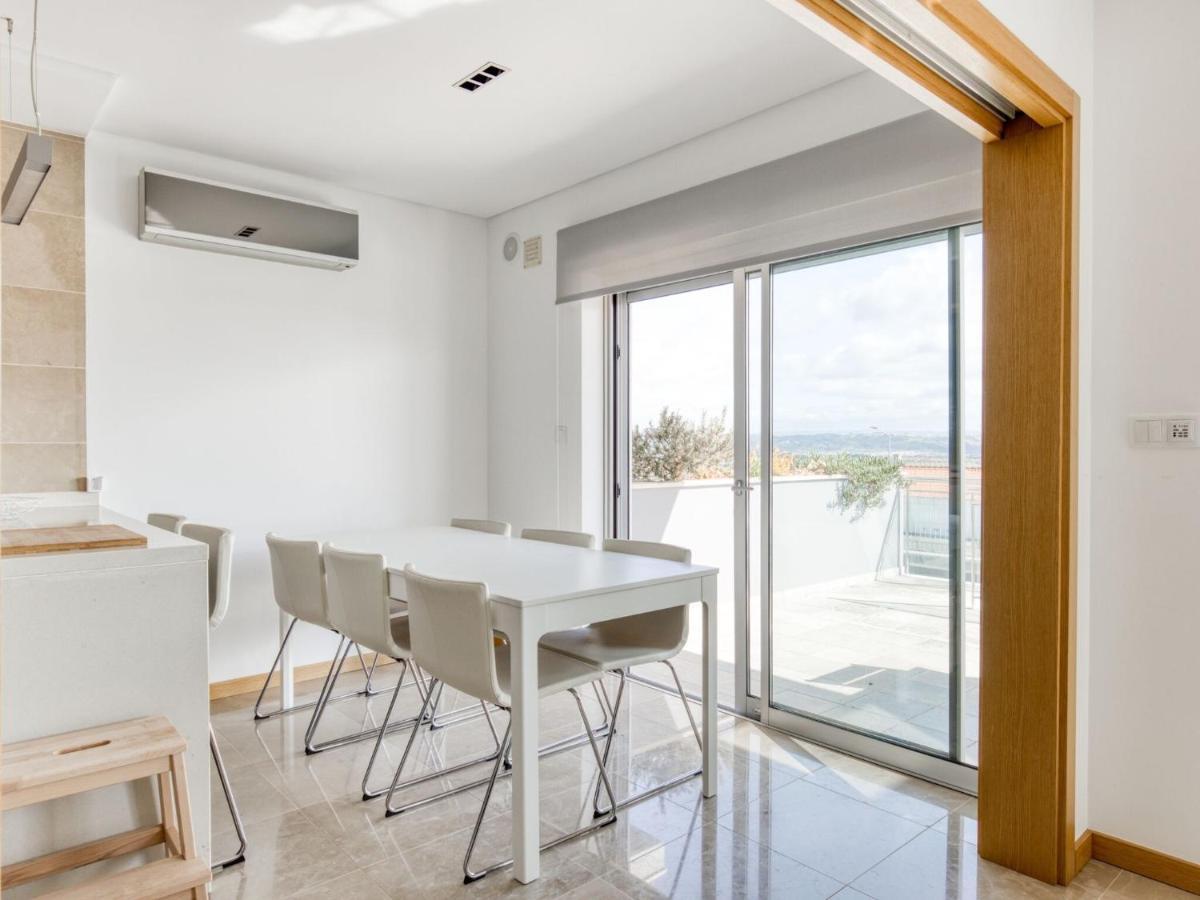 Modern Holiday Home In Salir Do Porto With Swimming Pool Salir de Porto Luaran gambar