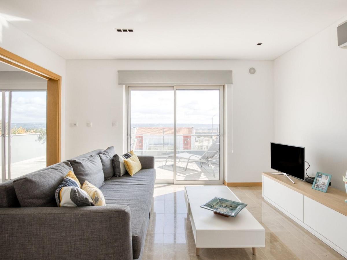 Modern Holiday Home In Salir Do Porto With Swimming Pool Salir de Porto Luaran gambar