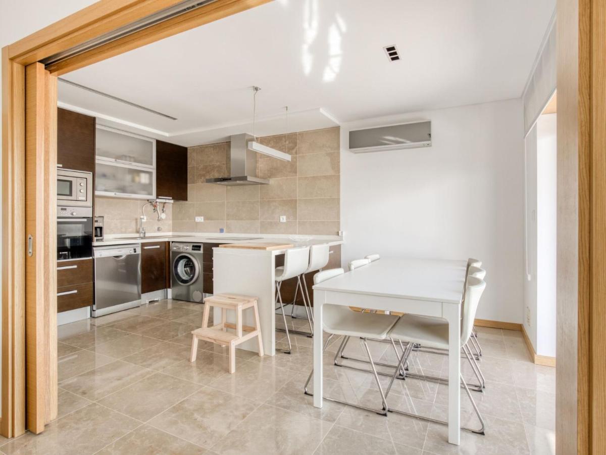 Modern Holiday Home In Salir Do Porto With Swimming Pool Salir de Porto Luaran gambar
