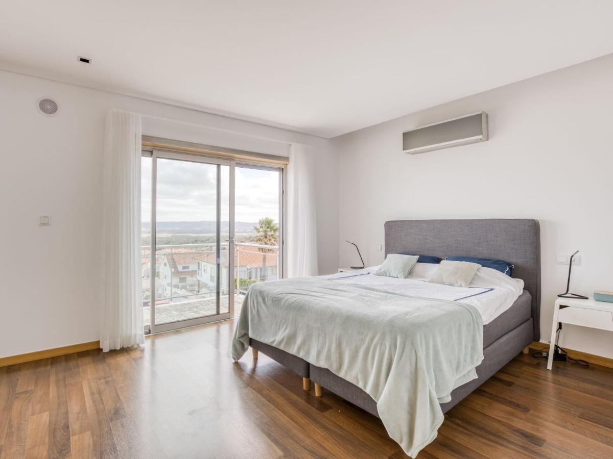 Modern Holiday Home In Salir Do Porto With Swimming Pool Salir de Porto Luaran gambar