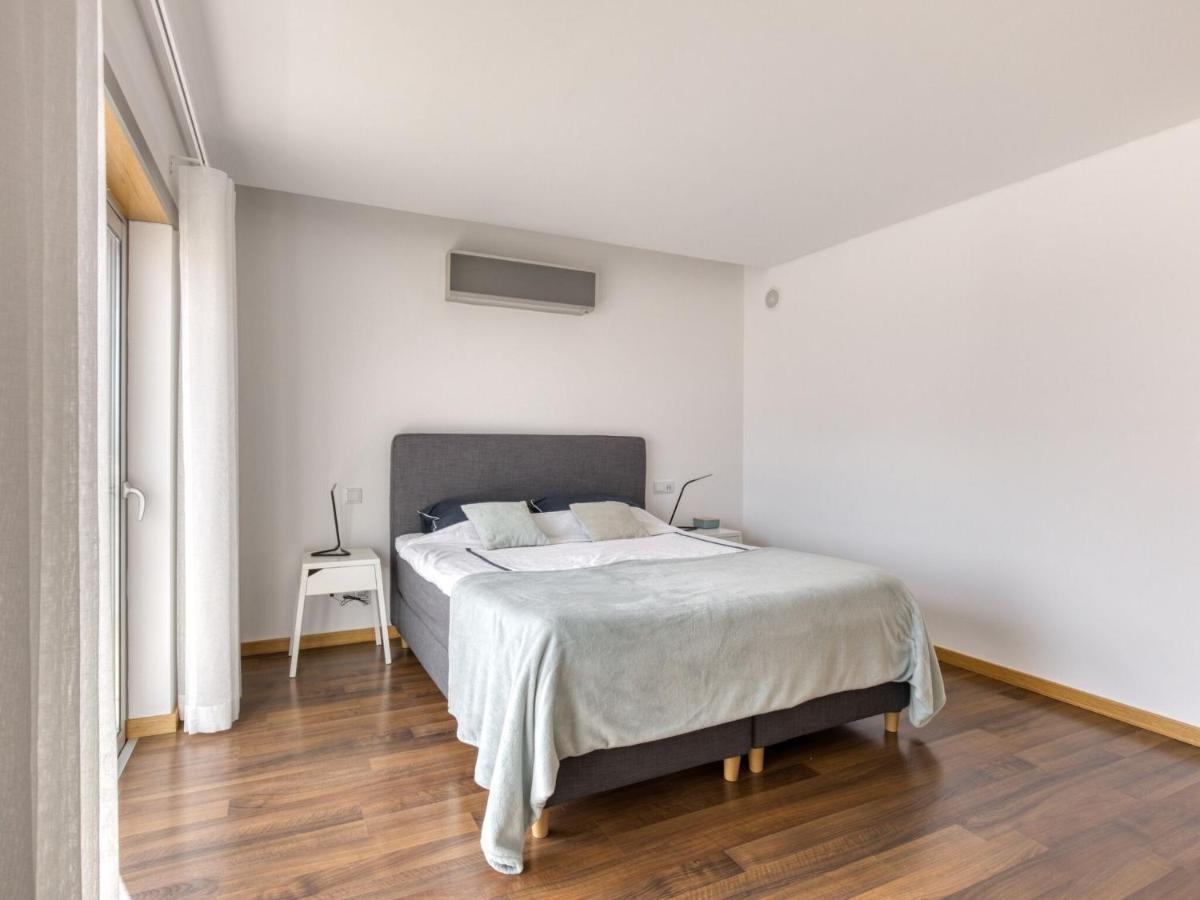 Modern Holiday Home In Salir Do Porto With Swimming Pool Salir de Porto Luaran gambar