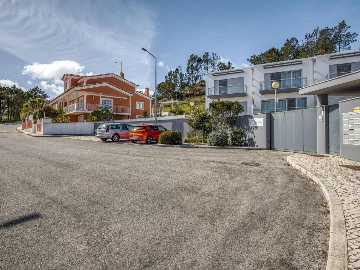 Modern Holiday Home In Salir Do Porto With Swimming Pool Salir de Porto Luaran gambar