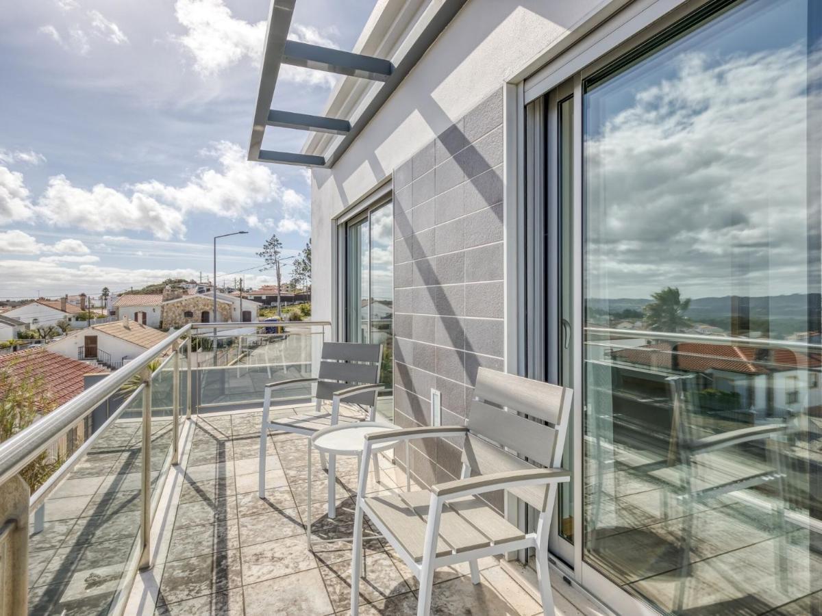 Modern Holiday Home In Salir Do Porto With Swimming Pool Salir de Porto Luaran gambar