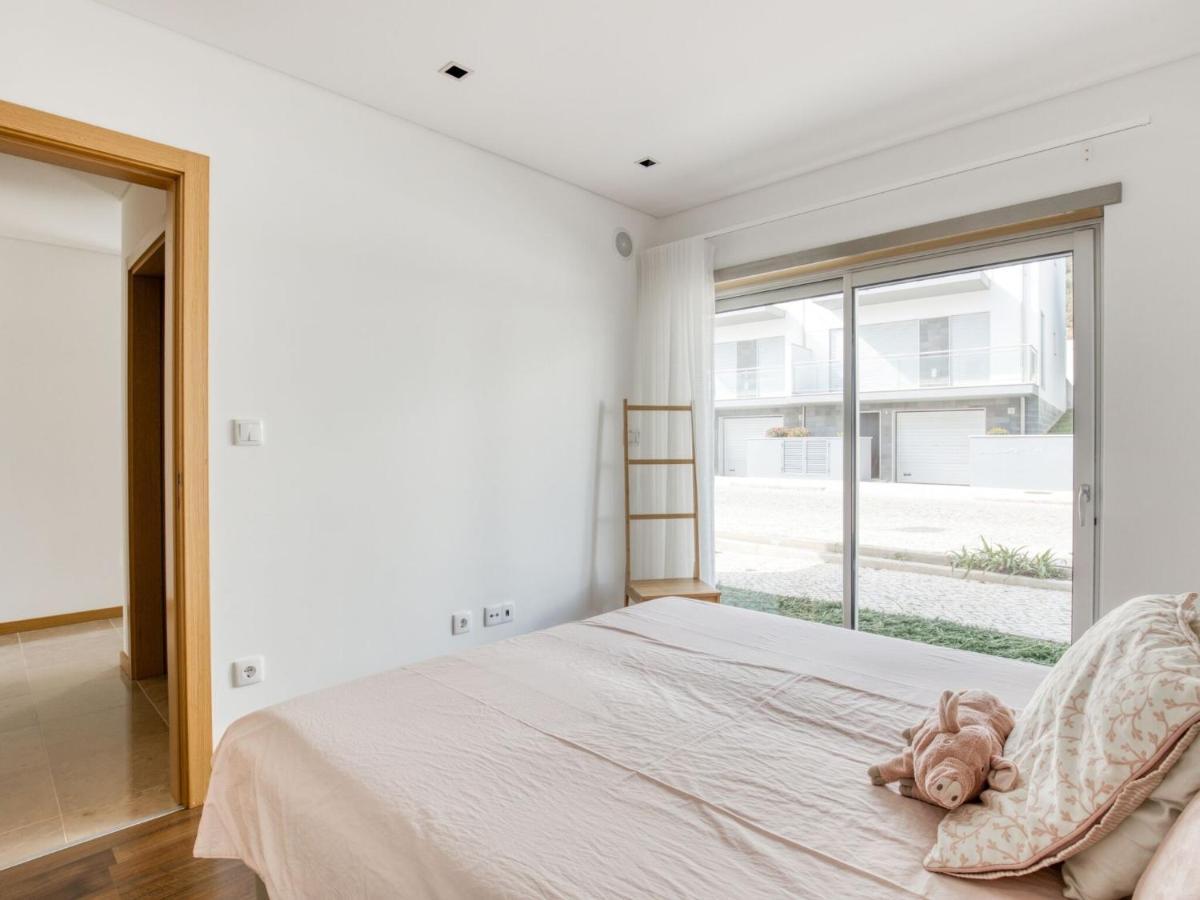 Modern Holiday Home In Salir Do Porto With Swimming Pool Salir de Porto Luaran gambar