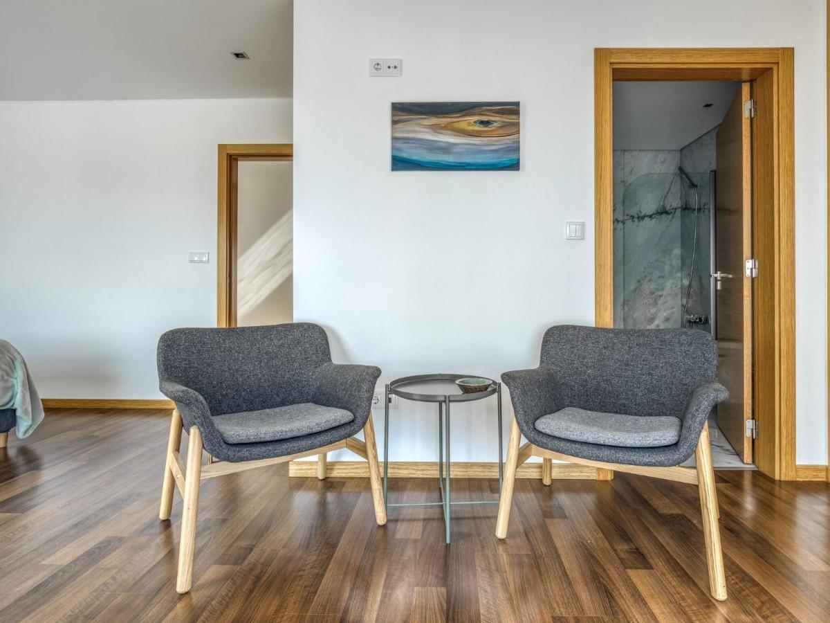 Modern Holiday Home In Salir Do Porto With Swimming Pool Salir de Porto Luaran gambar