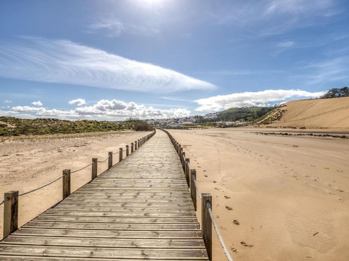 Modern Holiday Home In Salir Do Porto With Swimming Pool Salir de Porto Luaran gambar